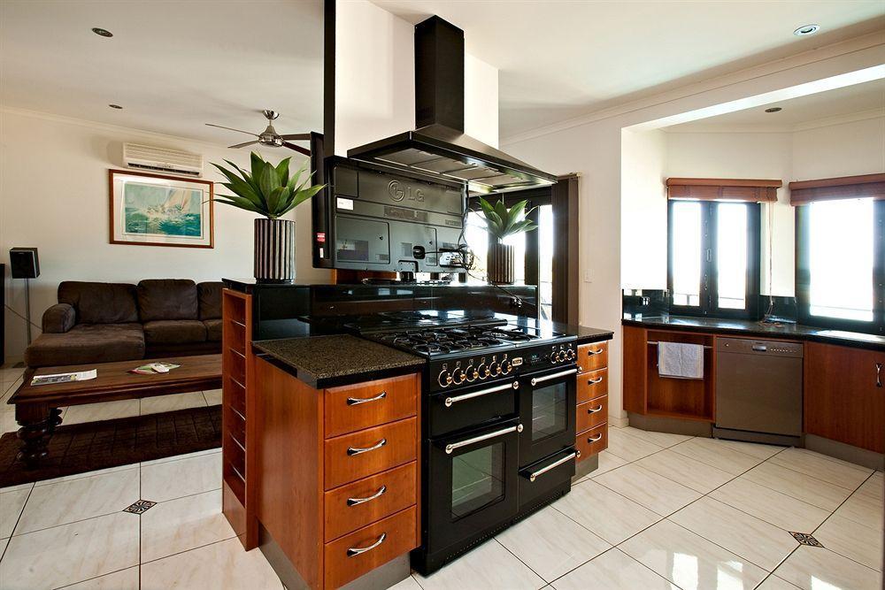 At Waterfront Whitsunday Retreat - Adults Only Aparthotel Airlie Beach Ngoại thất bức ảnh
