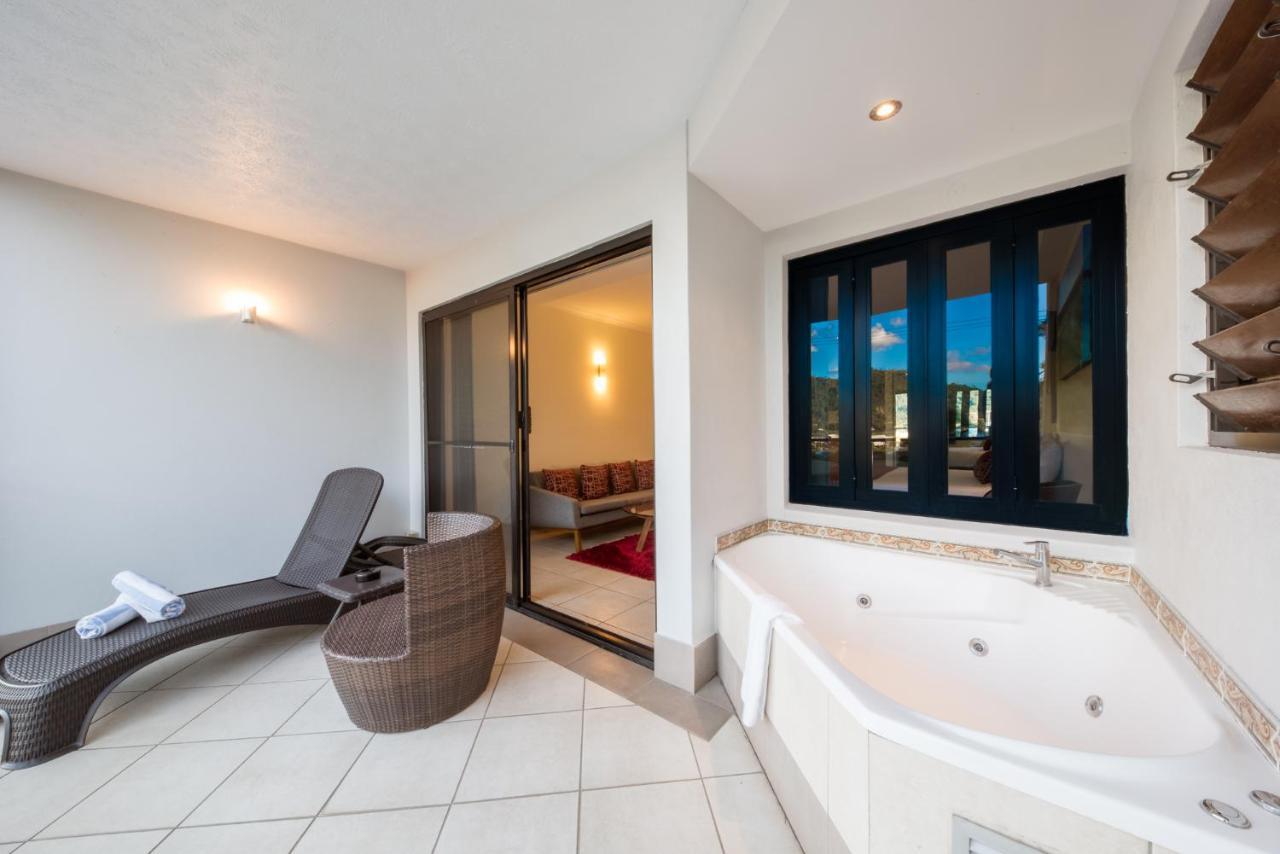 At Waterfront Whitsunday Retreat - Adults Only Aparthotel Airlie Beach Ngoại thất bức ảnh