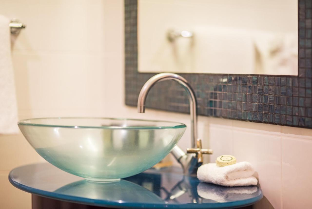 At Waterfront Whitsunday Retreat - Adults Only Aparthotel Airlie Beach Ngoại thất bức ảnh