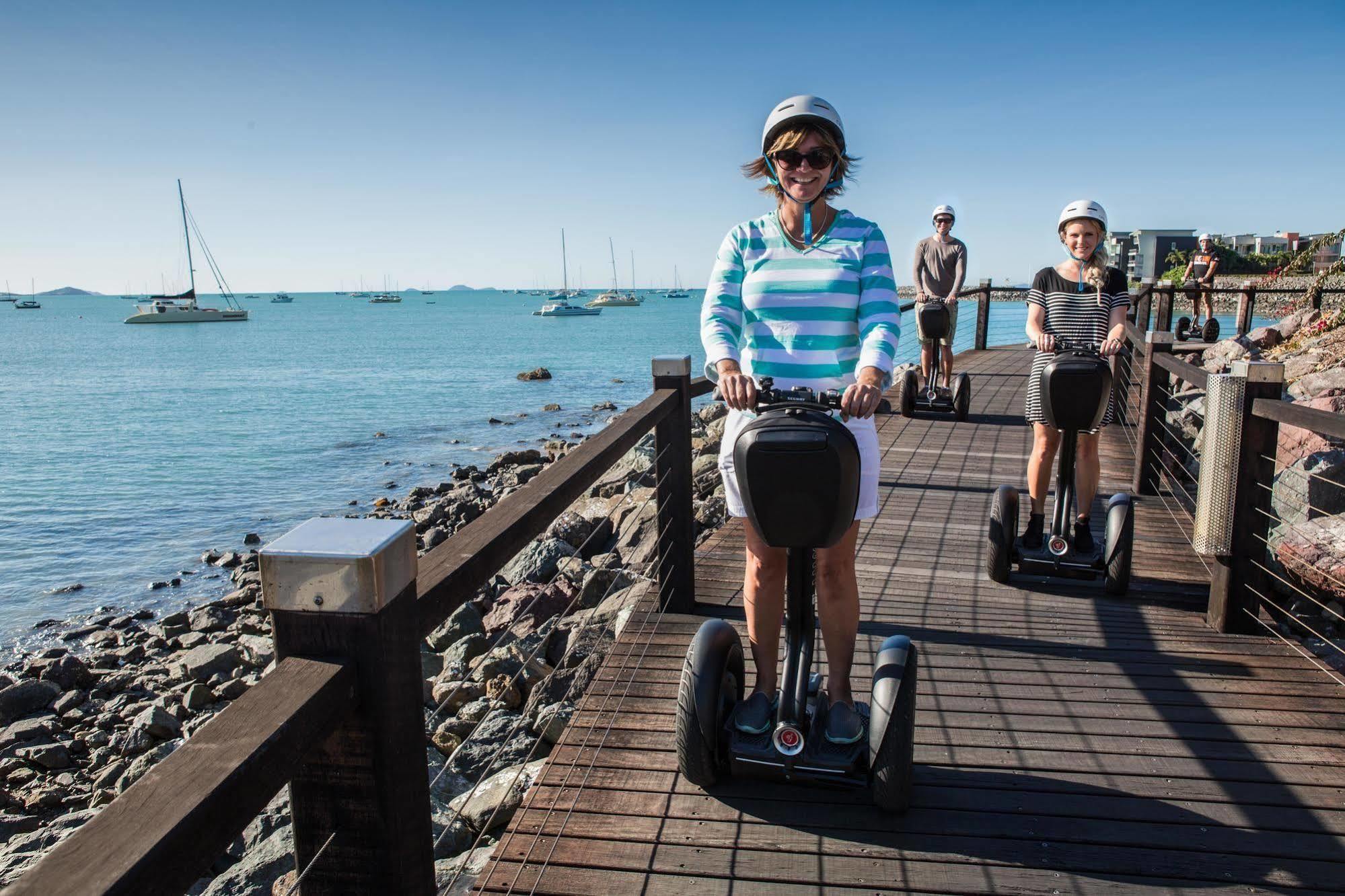 At Waterfront Whitsunday Retreat - Adults Only Aparthotel Airlie Beach Ngoại thất bức ảnh