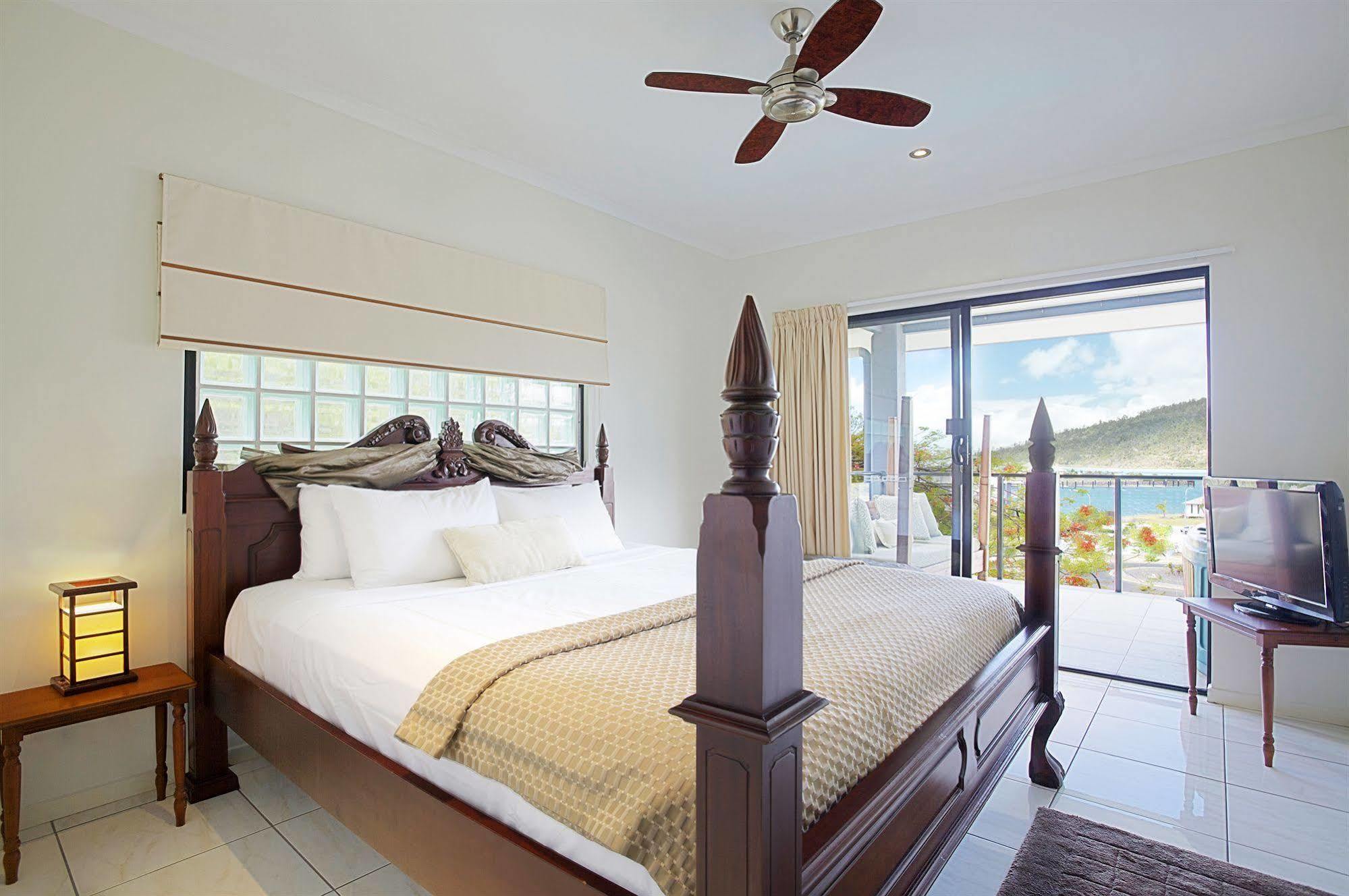 At Waterfront Whitsunday Retreat - Adults Only Aparthotel Airlie Beach Ngoại thất bức ảnh