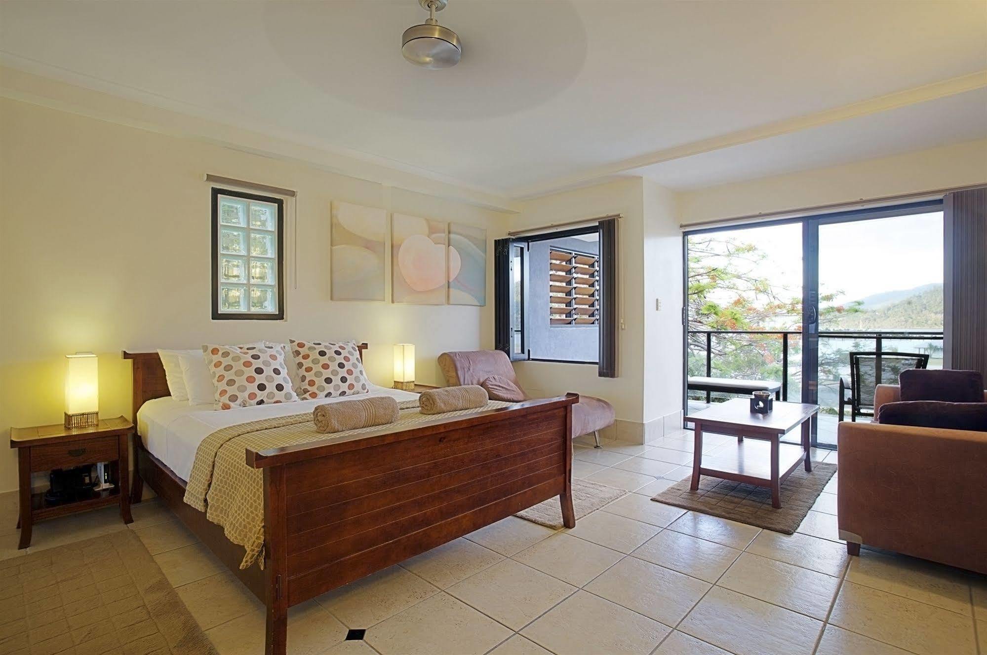At Waterfront Whitsunday Retreat - Adults Only Aparthotel Airlie Beach Ngoại thất bức ảnh